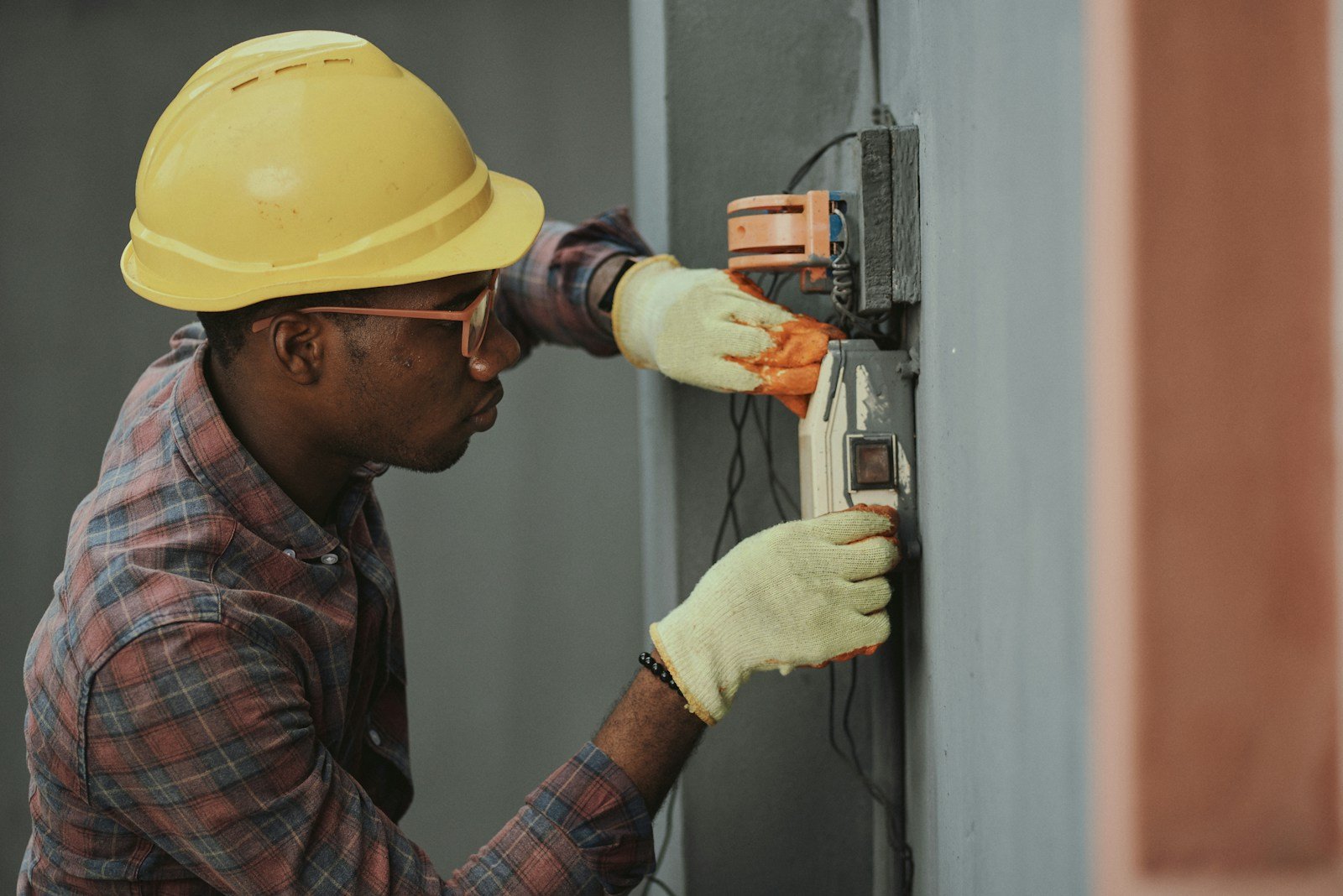 Electrician Day Rates UK 2026: JIB Pay Scales, Domestic vs Commercial Daily Rates